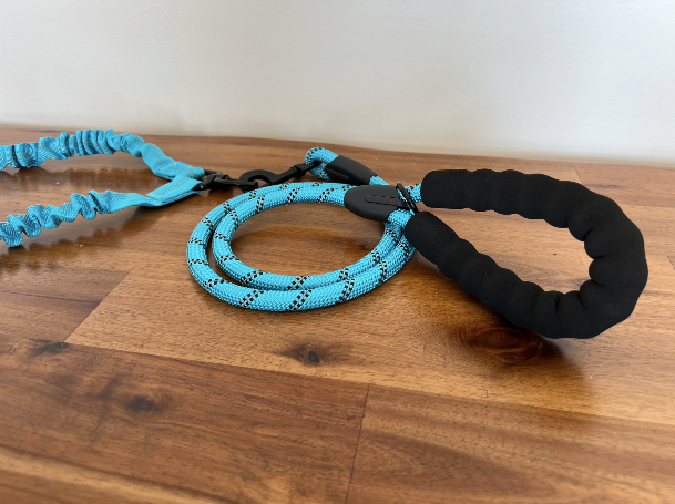 🎖️🐾 High-Quality Nylon Dual Dog Leash 🐶🐕 - Ideal for Walking, Training Small, Medium & Large Dogs 🦴🌳 - Innovative Split Design to Walk 2 Dogs at Once 🐾🐾🎉