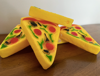 🍕🐾 "Life in the Outback: Delightful Pizza Slice Squeaky Chew Toy for Pets" 🐶🎉